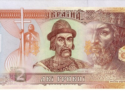 Симулируя заботу: зачем Владимир Зеленский раздаёт населению по одной тысяче гривен